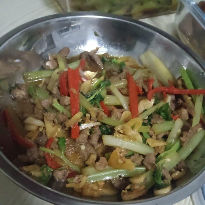 营养又美味的芹菜炒牛肉