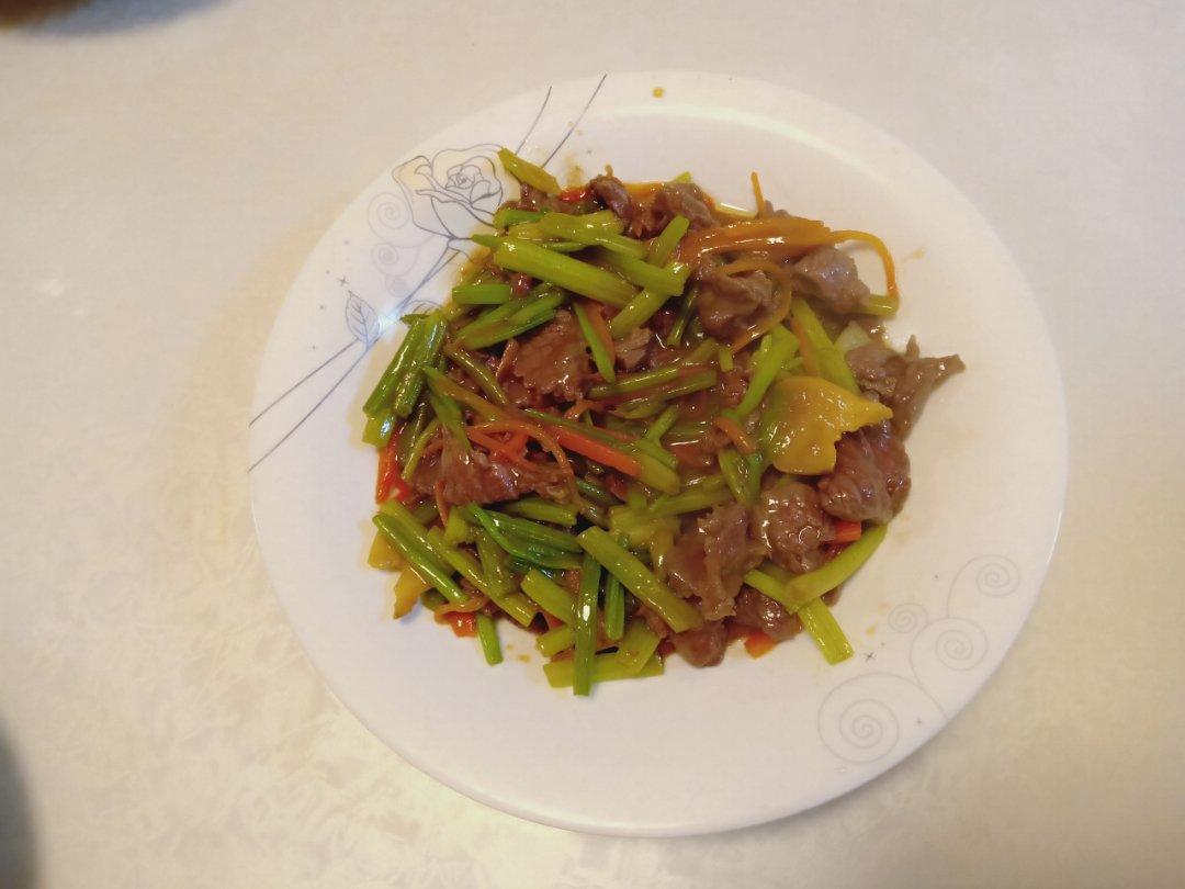 芹菜炒牛肉