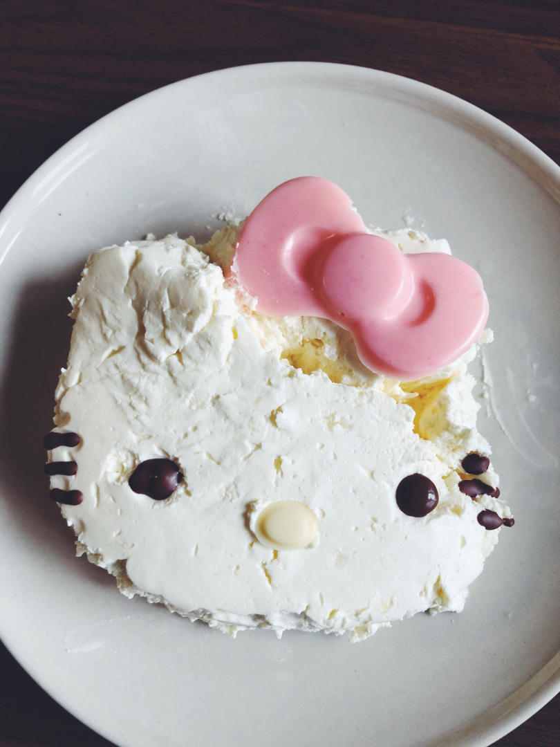 《Tinrry+》超顺滑奶香浓郁的Kitty酸奶芝士慕斯蛋糕