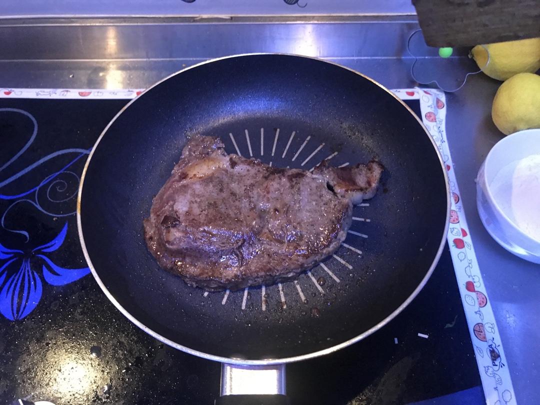 好吃到哭的煎牛排