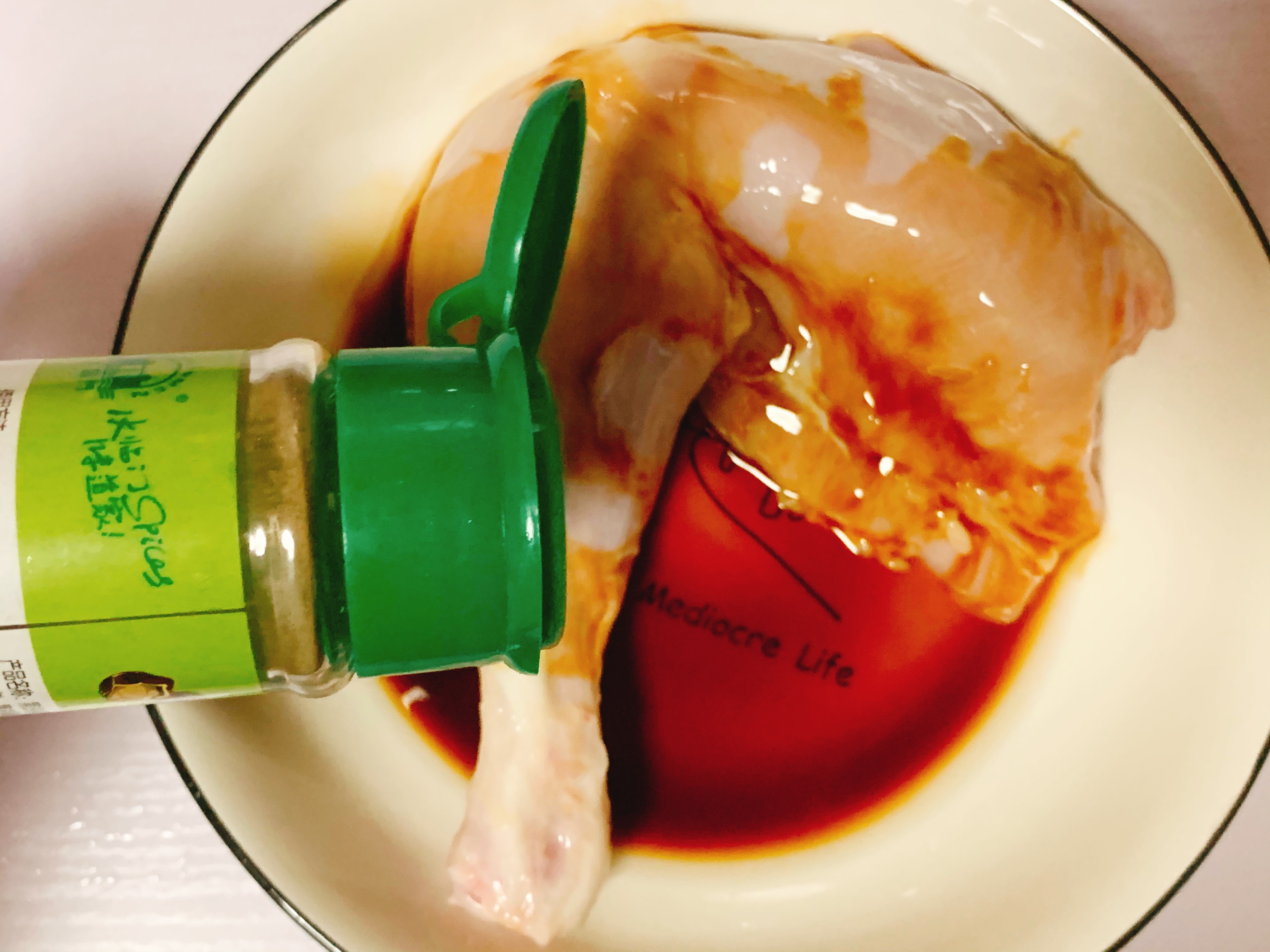 爆好吃❗️鲜嫩多汁，无油版金针菇蒸鸡腿的做法 步骤4
