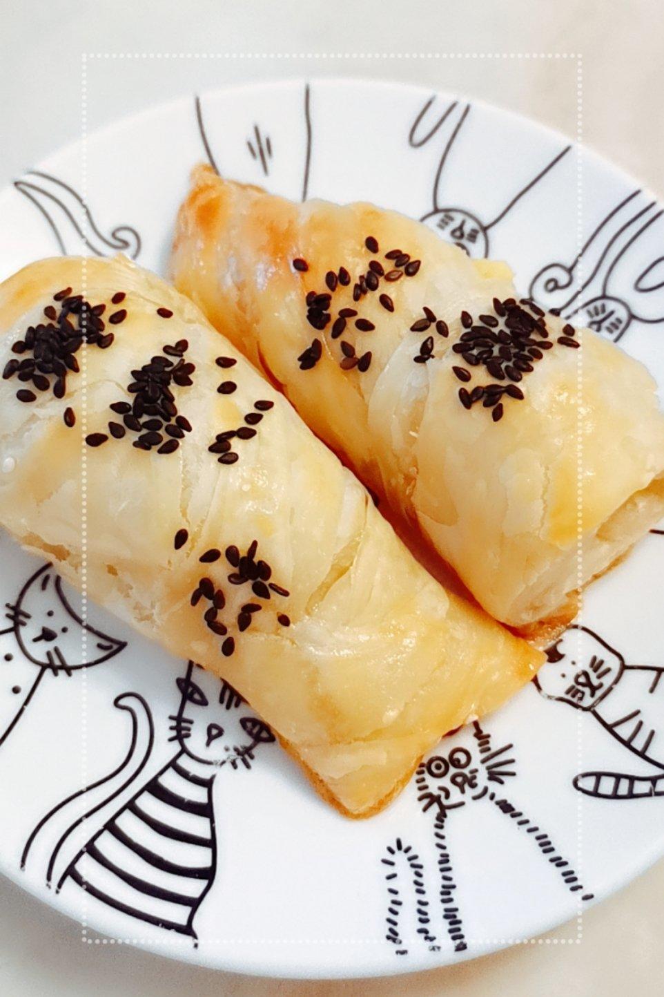 香肠酥皮卷：手抓饼皮还能这样吃，不用和面快速搞定早餐