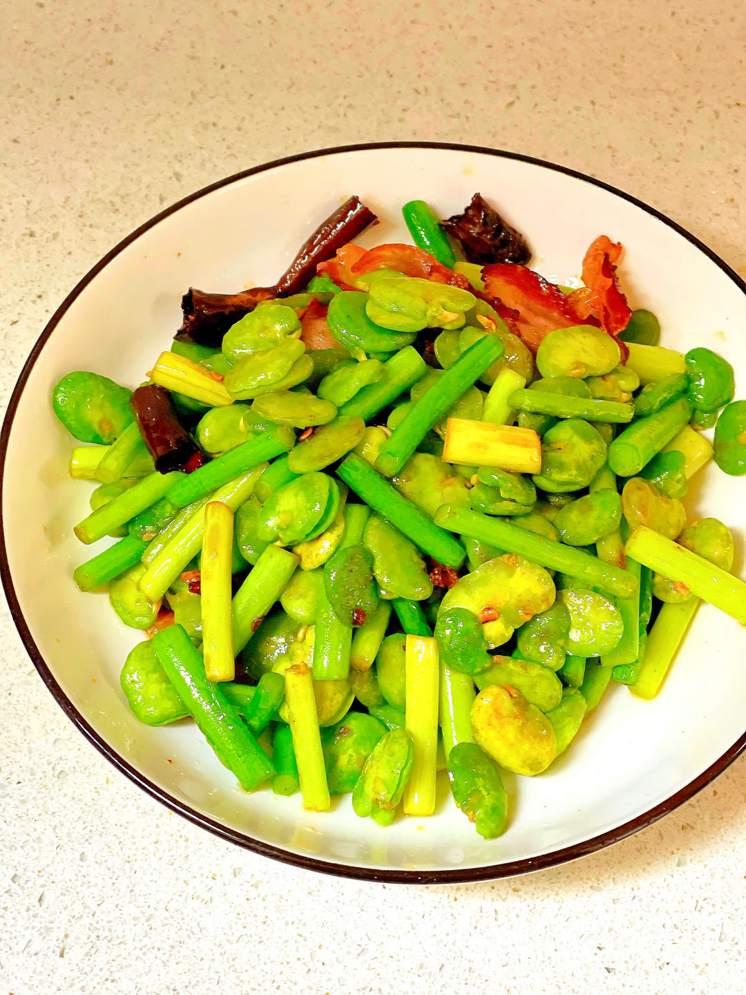 蚕豆蒜苔这样炒，炫你三碗米饭