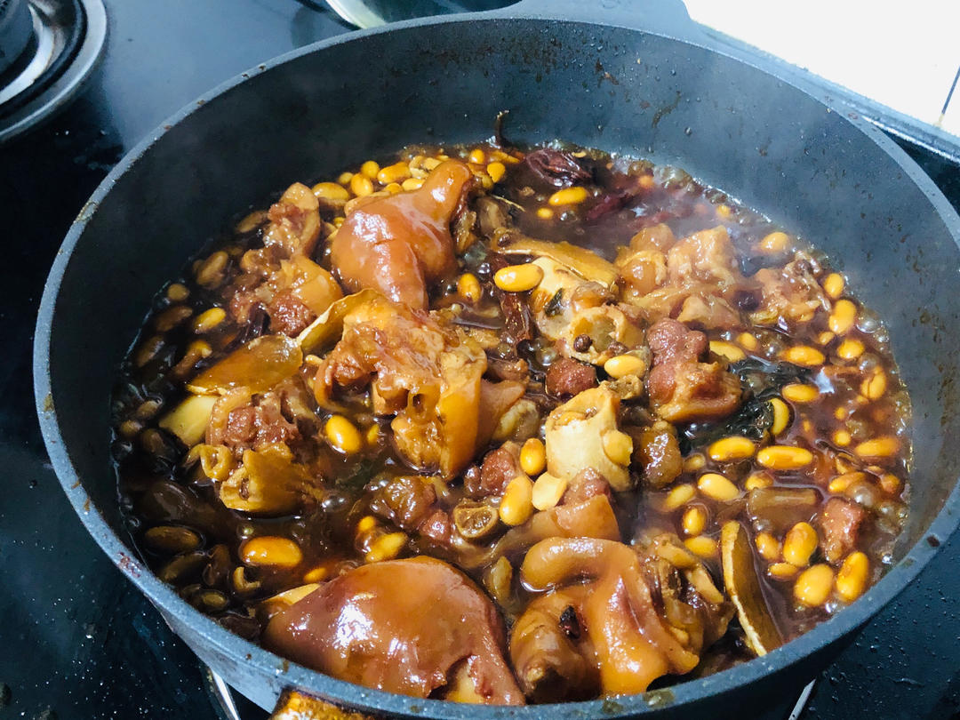 猪蹄炖黄豆