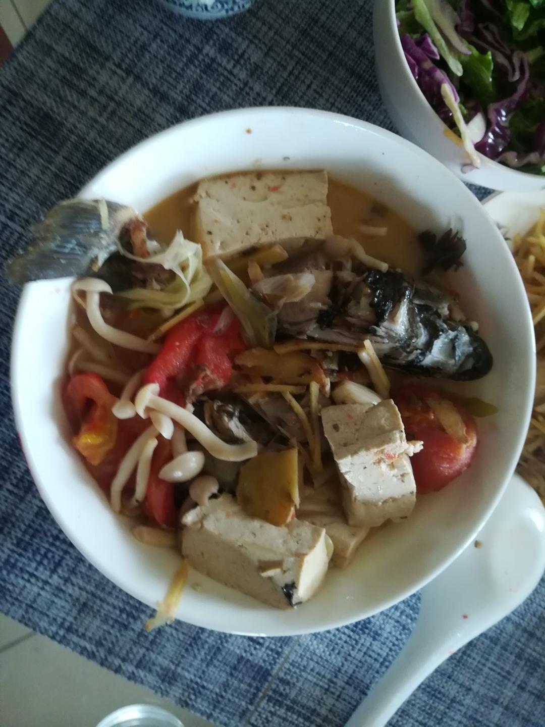 番茄豆腐炖鲫鱼
