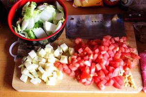 年糕番茄土豆浓汤的做法 步骤2