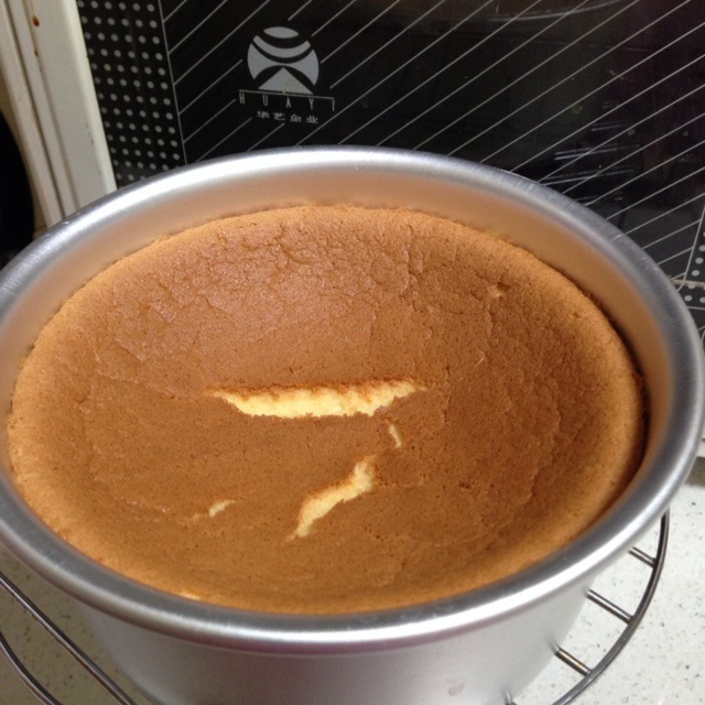 超简单完美戚风蛋糕（6寸2蛋）附打发、翻拌、脱模视频