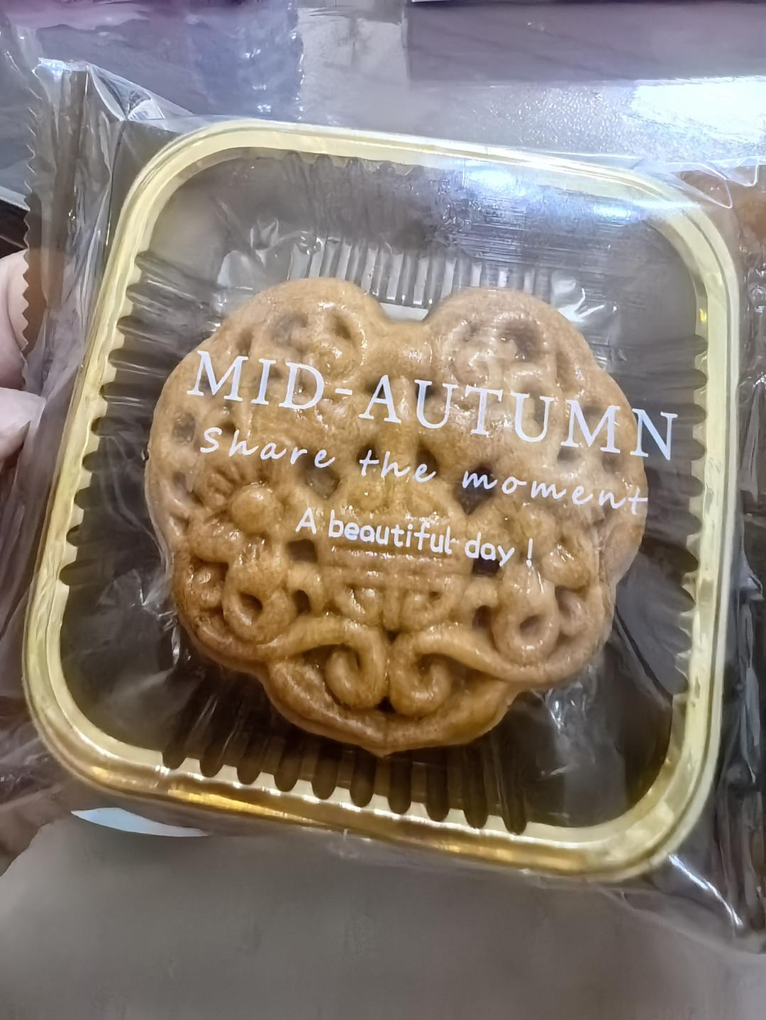 广式咸蛋黄肉松月饼/经典好吃咸口月饼