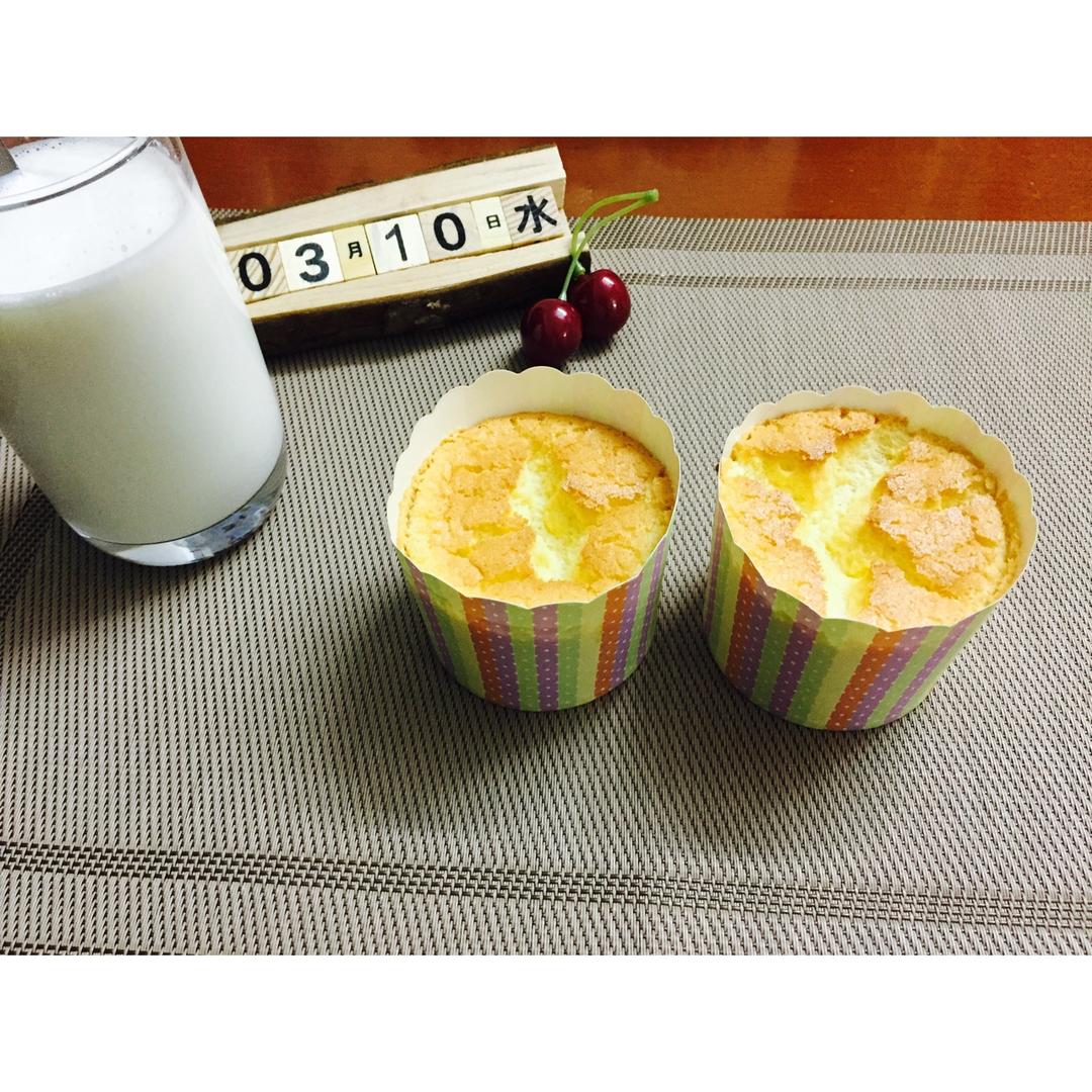 蔓越莓纸杯戚风小蛋糕