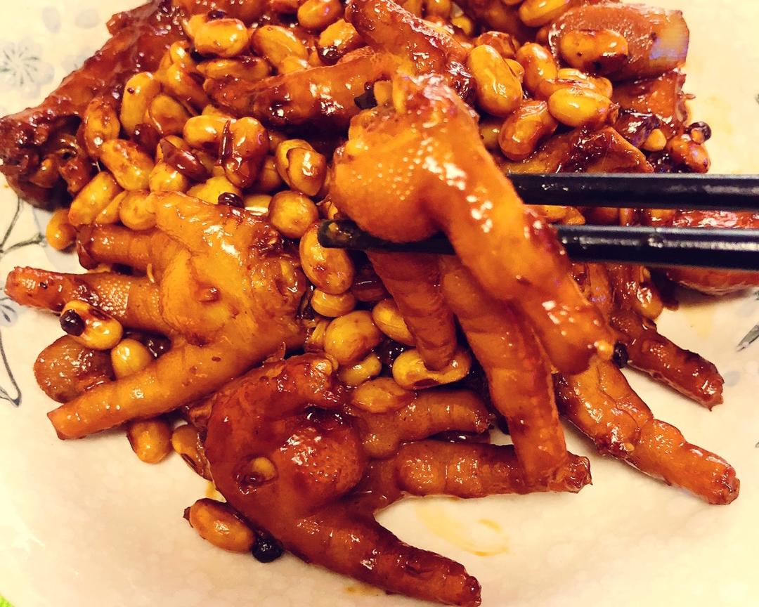 养颜又美味的黄豆焖鸡爪（红烧鸡爪）的做法