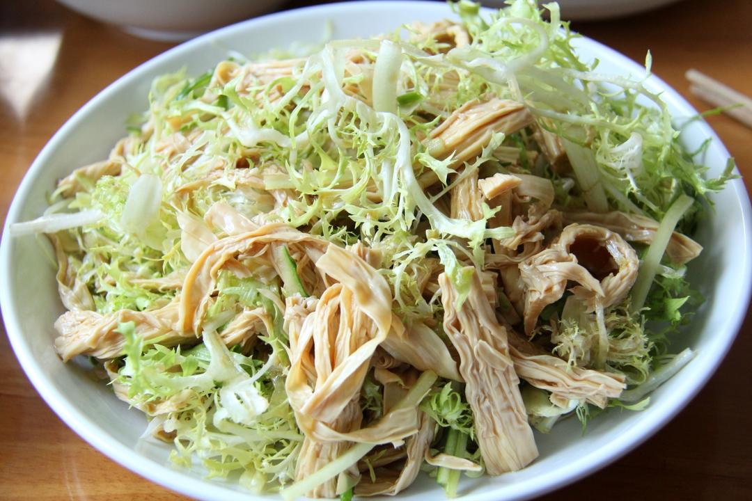 简单快手的苦苣拌腐竹的做法