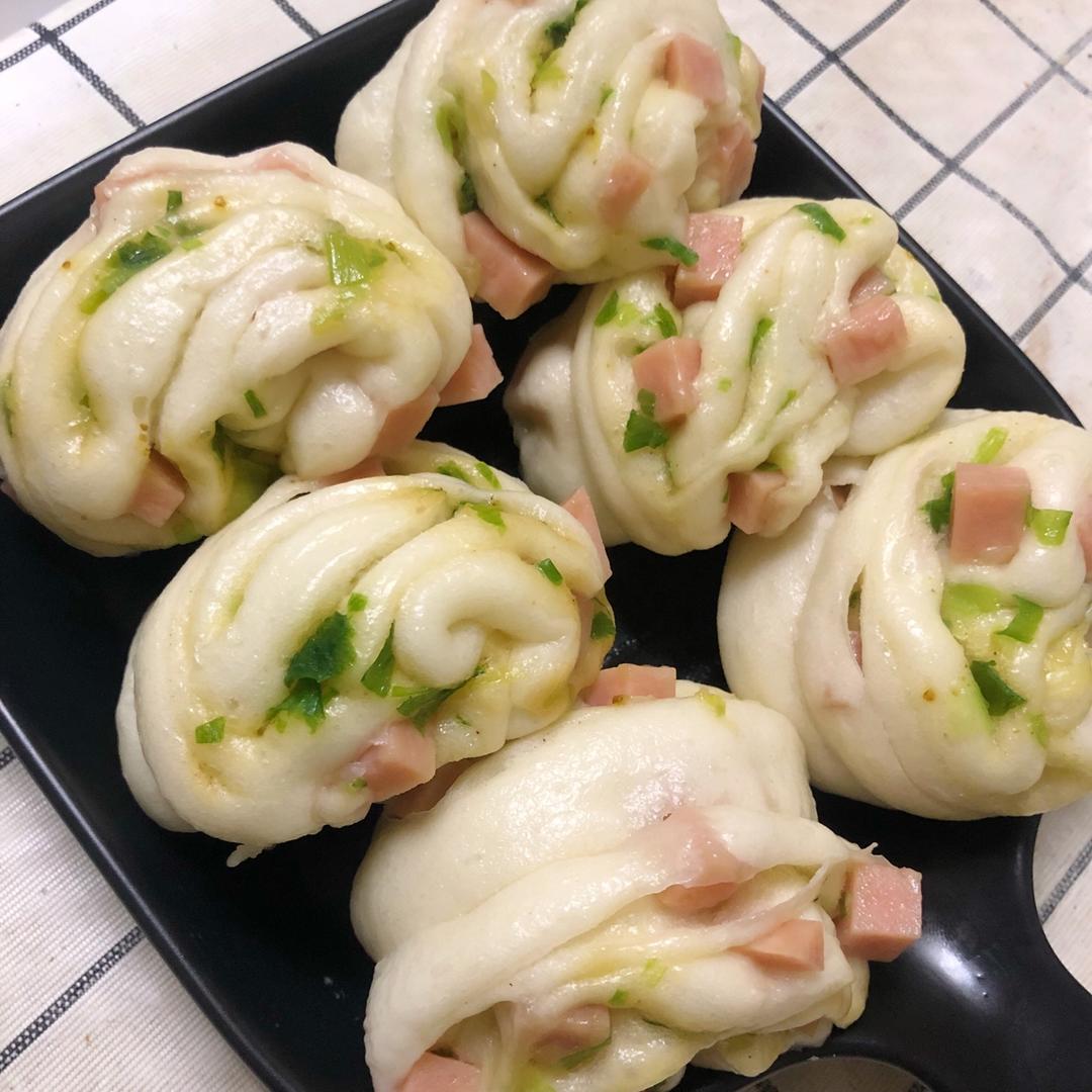 最好吃的火腿葱香花卷—附让葱不变黄的小窍门