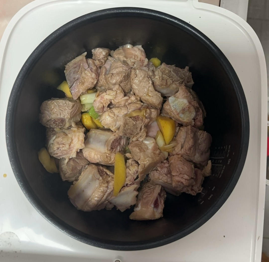 连吃三碗的玉米山药排骨汤