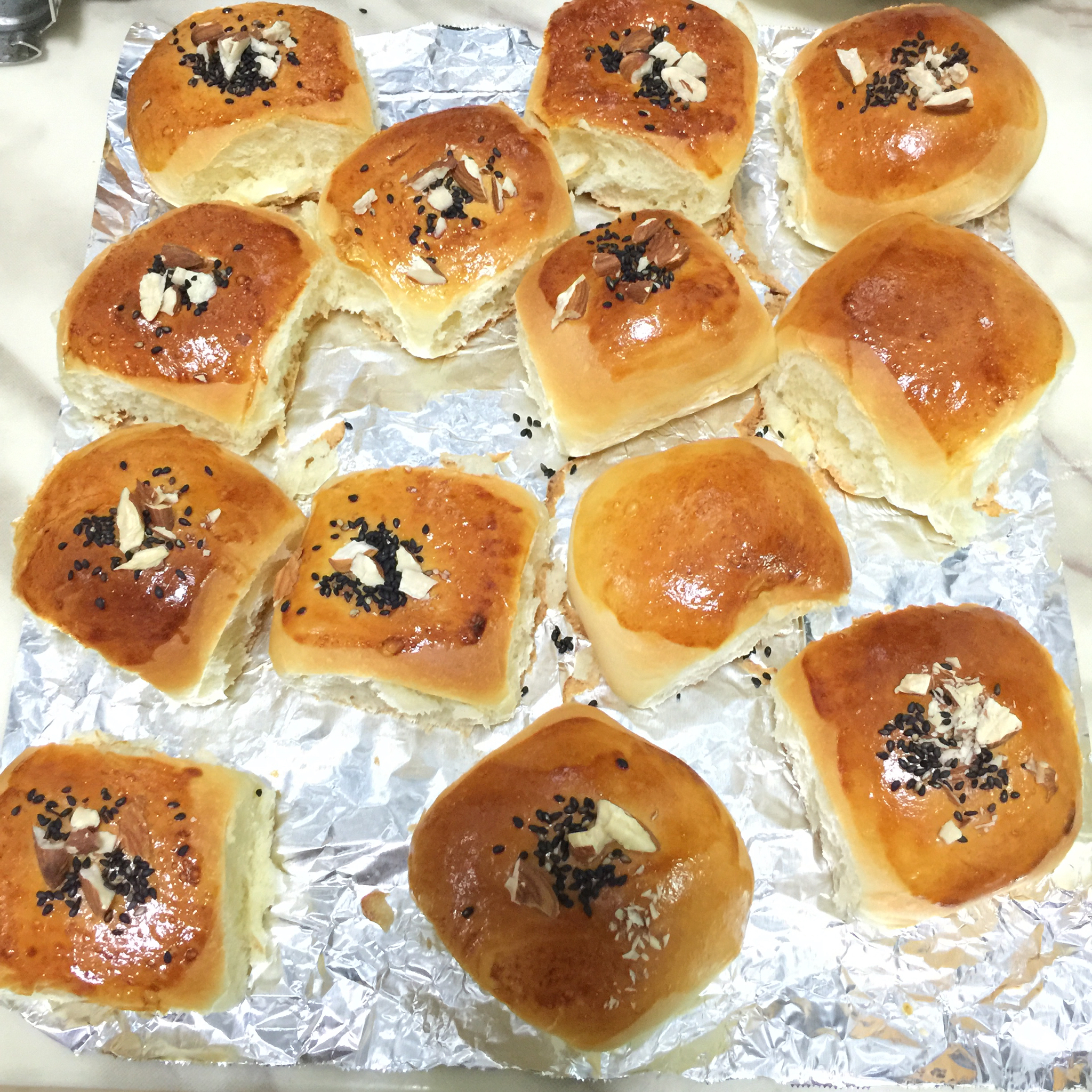 做的一次发酵的酸奶小餐包(最好吃没有之一) 味道很好,就是烤盘太小