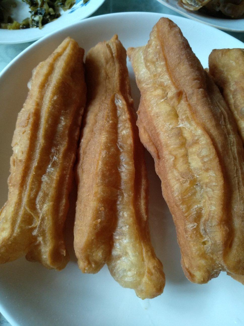 金黄酥脆大油条