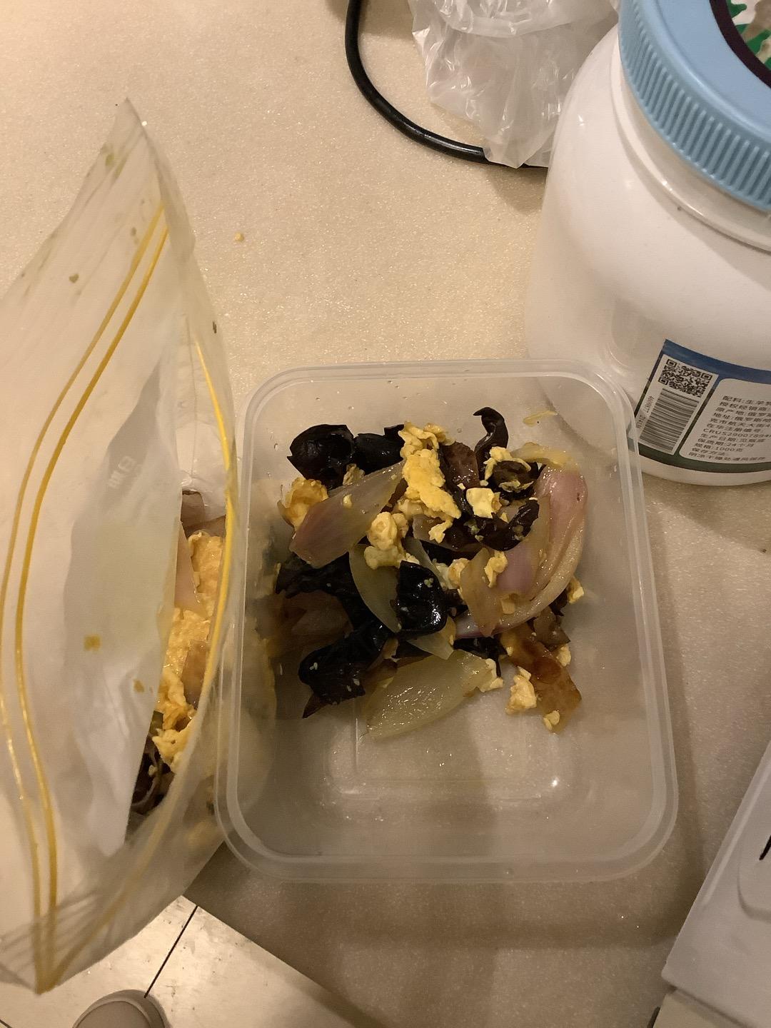 洋葱木耳炒鸡蛋