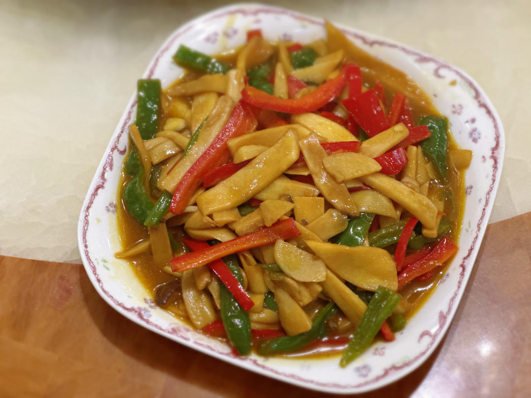 青椒素炒杏鲍菇