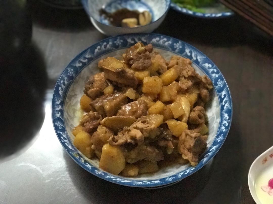 土豆炖鸡块