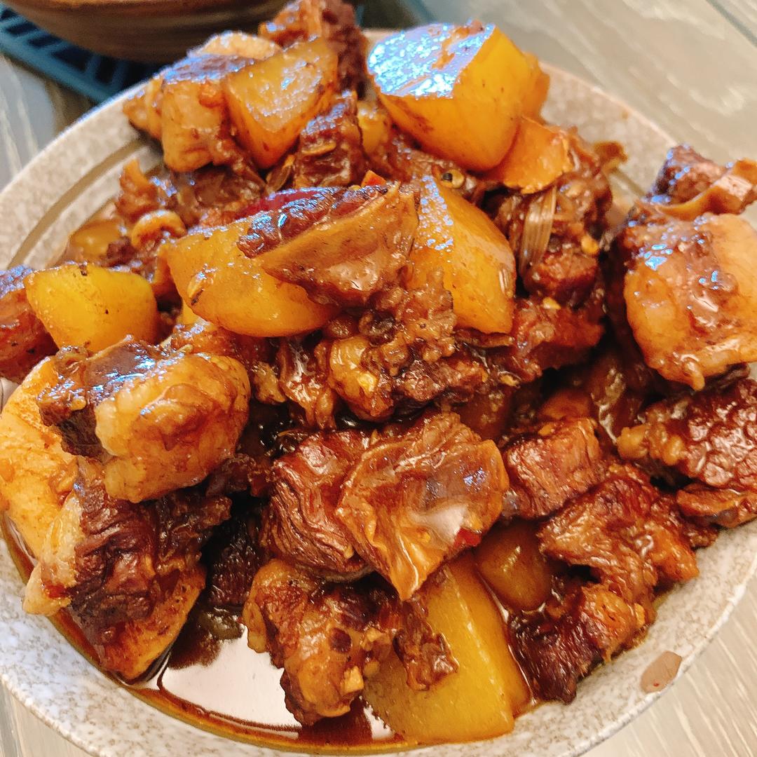 好吃到停不下来的土豆烧牛腩的做法