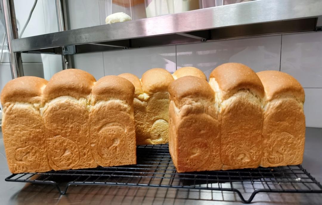 奶香纯粹的重料淡奶油吐司