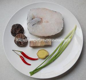 香菇火腿蒸鳕鱼的做法 步骤1