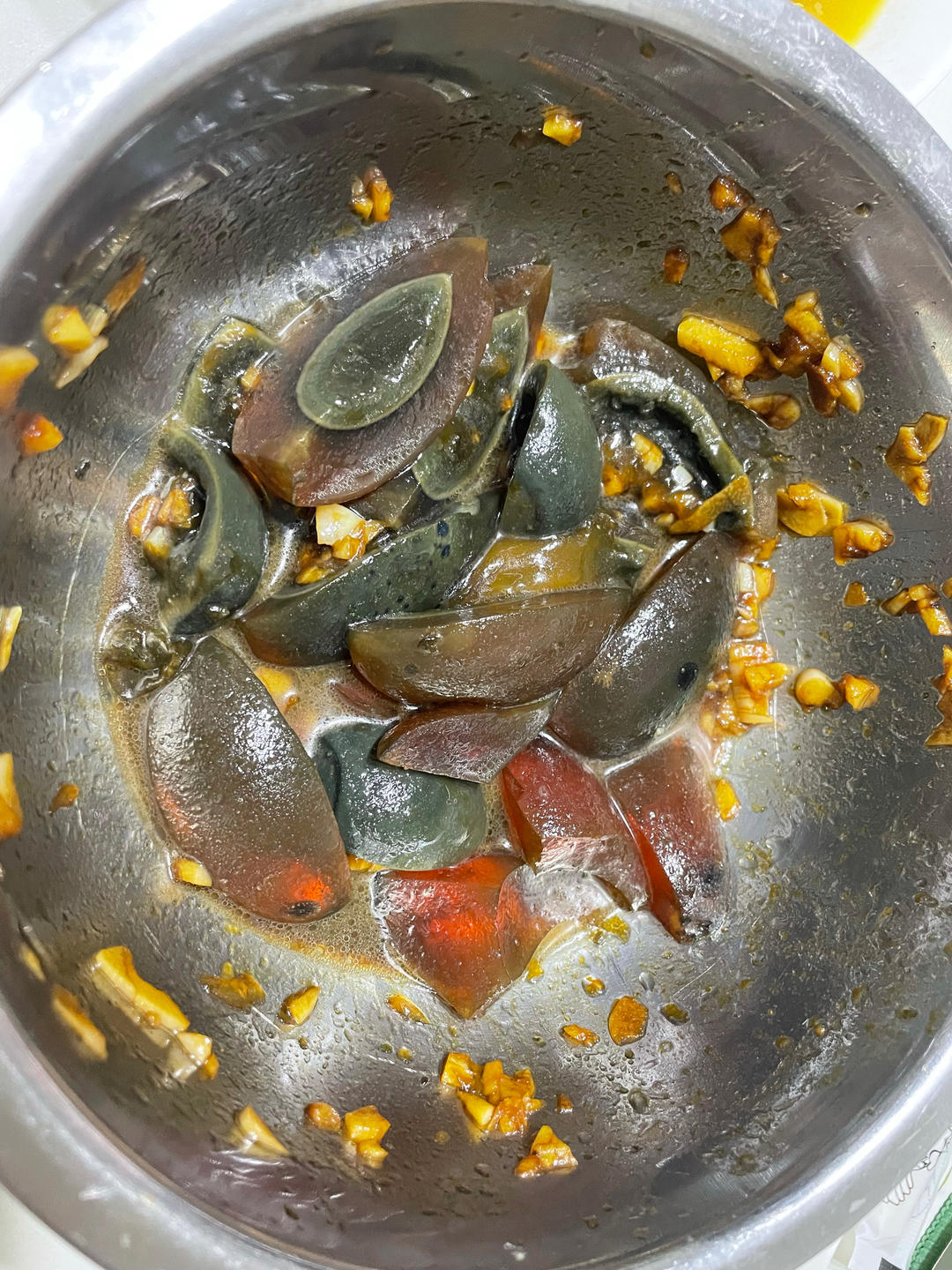 凉拌皮蛋 好吃到汤汁都不放过