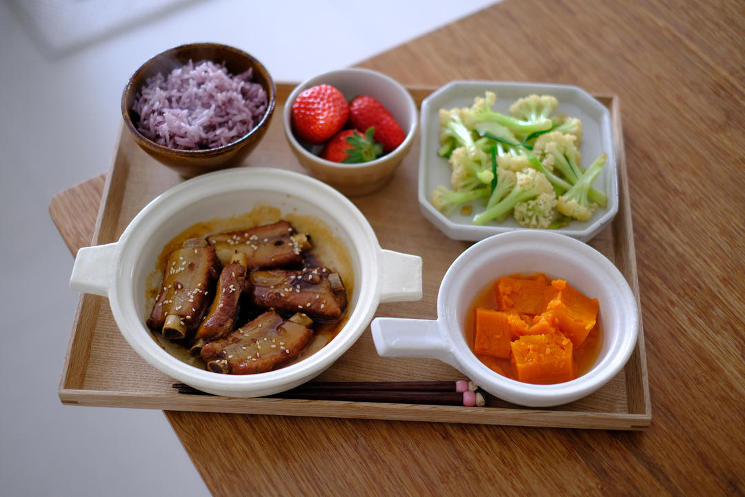 二年级小学生午餐