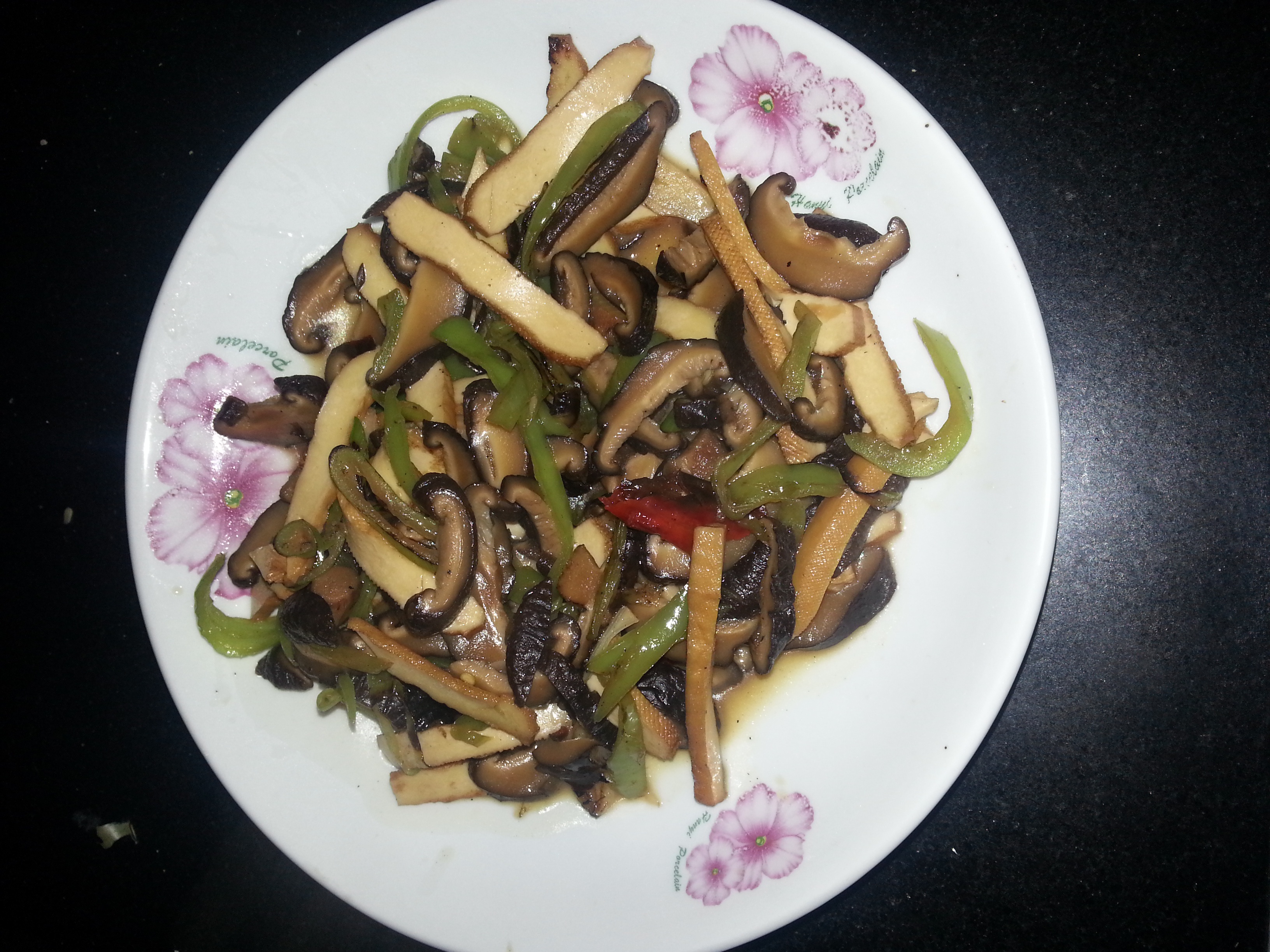 兜麻瞎折腾的小厨房做的香菇炒豆干