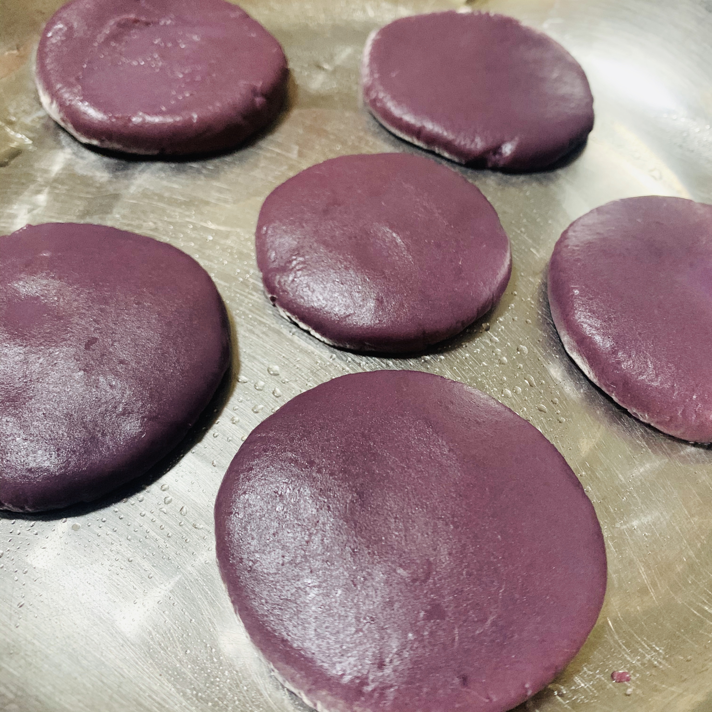 减肥必备简单制作：紫薯蒸饼，无油无糖牛奶版的做法