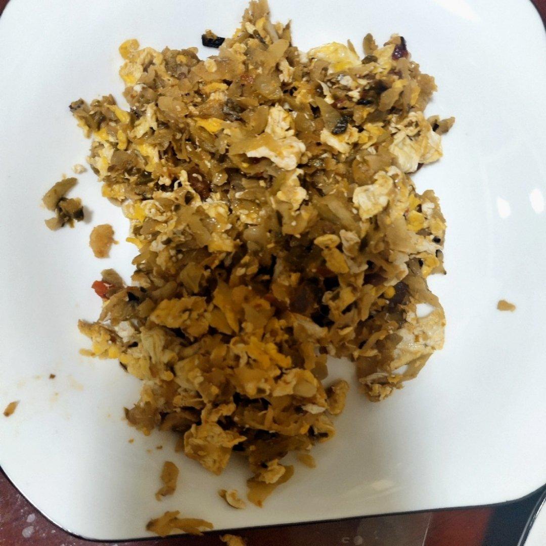 酸菜炒鸡蛋