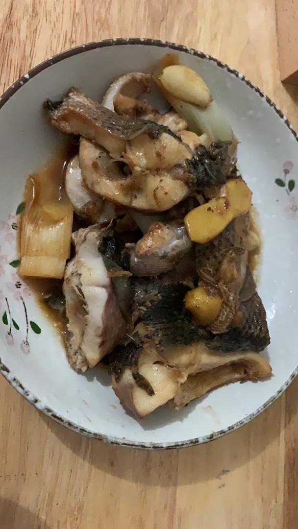 大蒜烧黑鱼