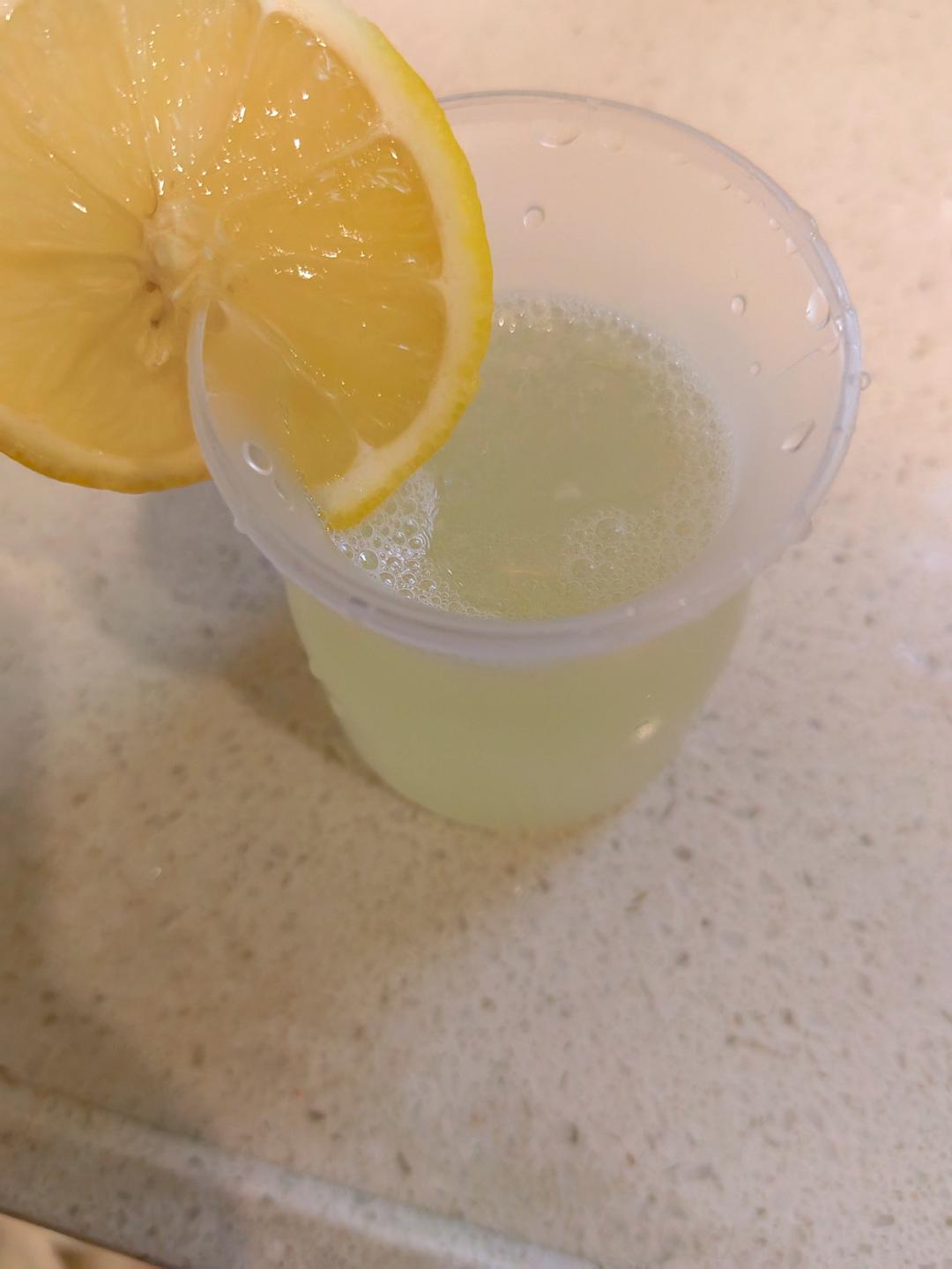 鲜榨柠檬汁