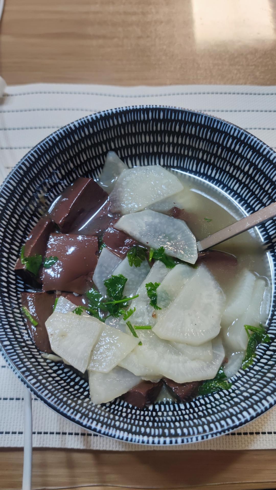 胡椒猪红白萝卜汤