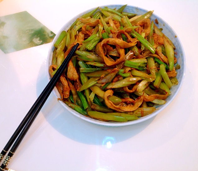 芹菜炒肉