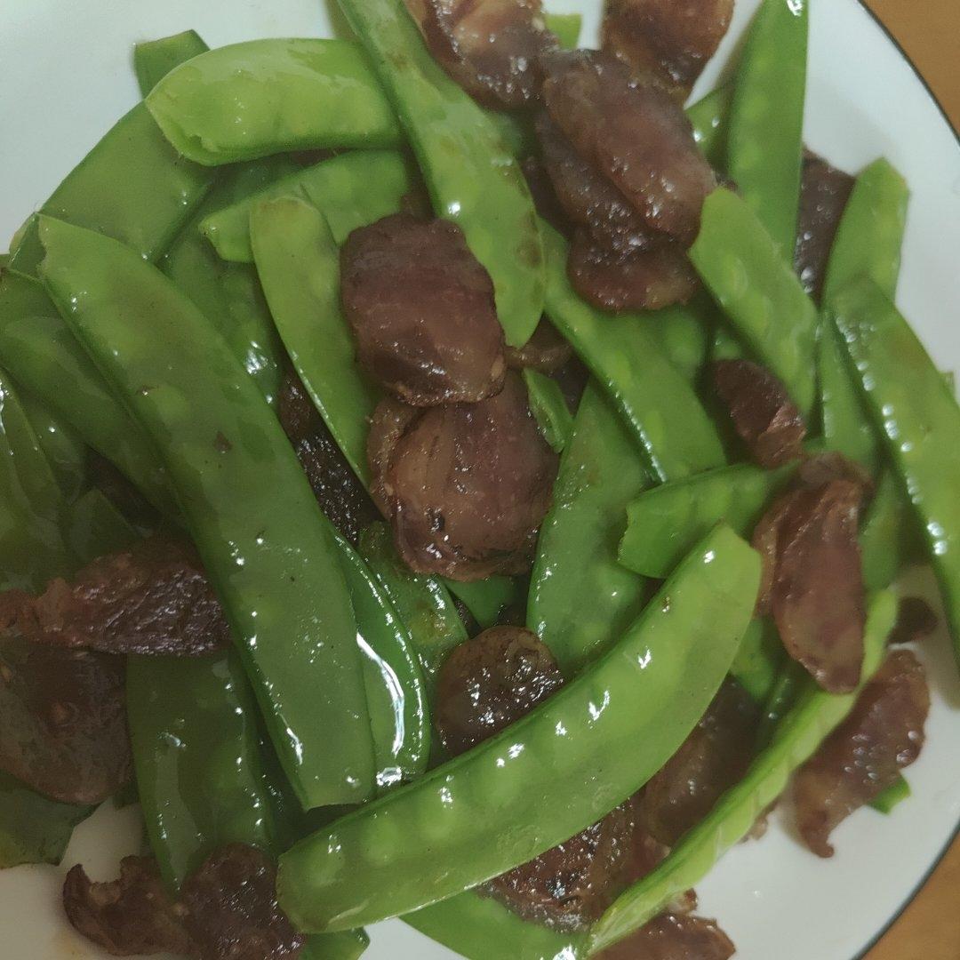 腊肠炒荷兰豆