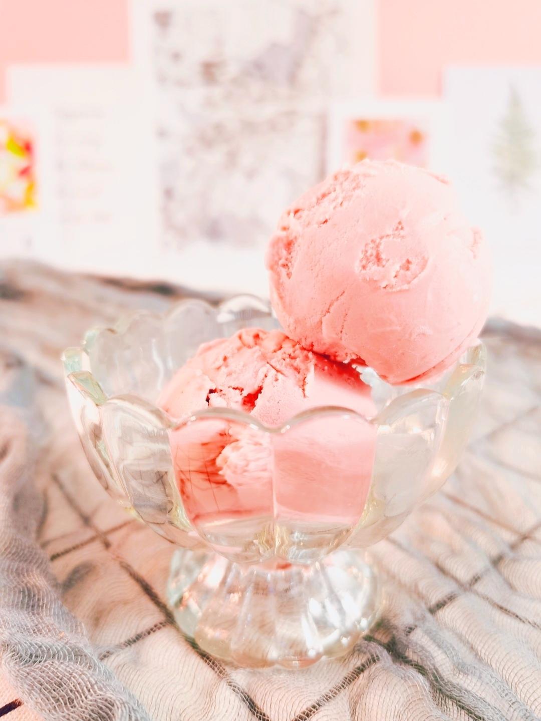 草莓酸奶冰淇淋的做法