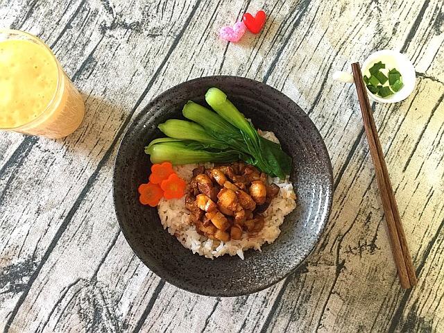 洋葱酥卤肉饭