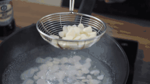 蒜香酱油炒饭-萬字纯酿造的做法 步骤2