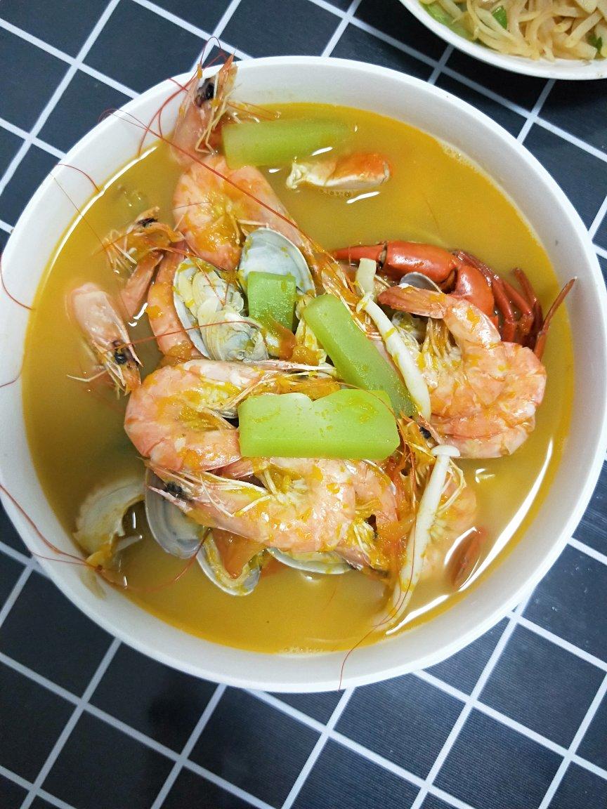 佳佳吖01做的黄金海鲜汤