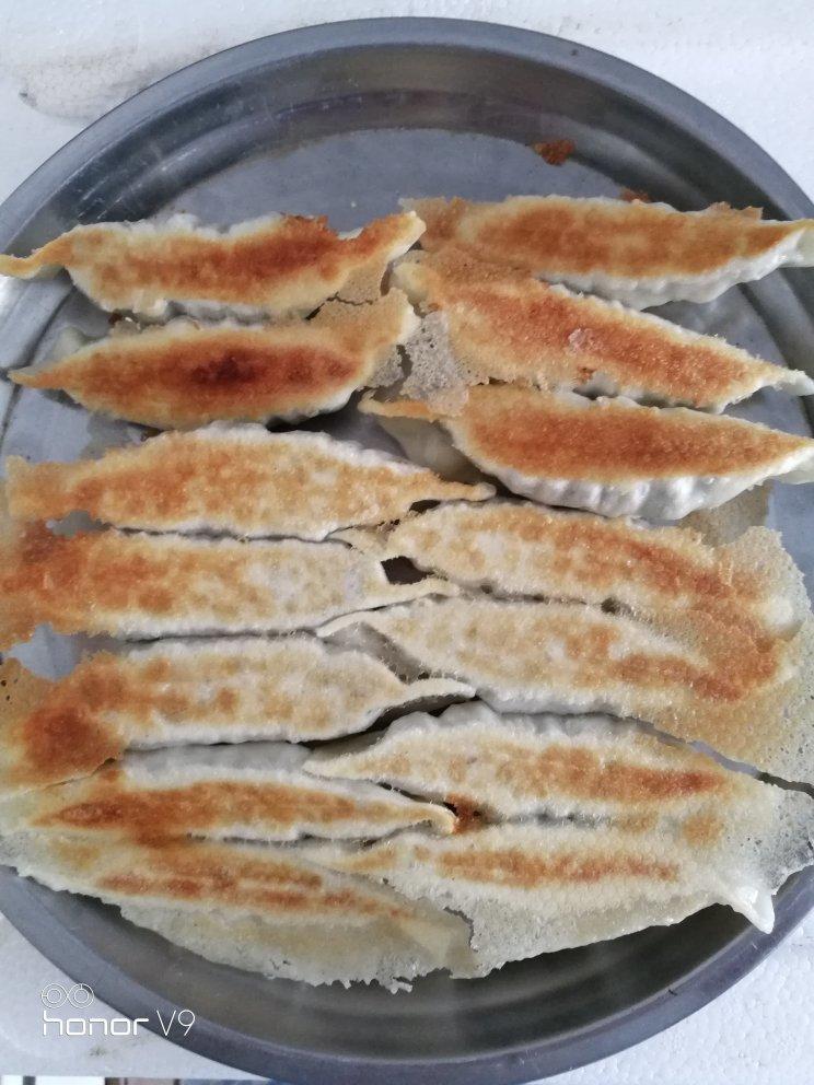 三鲜锅贴 Fried Dumplings