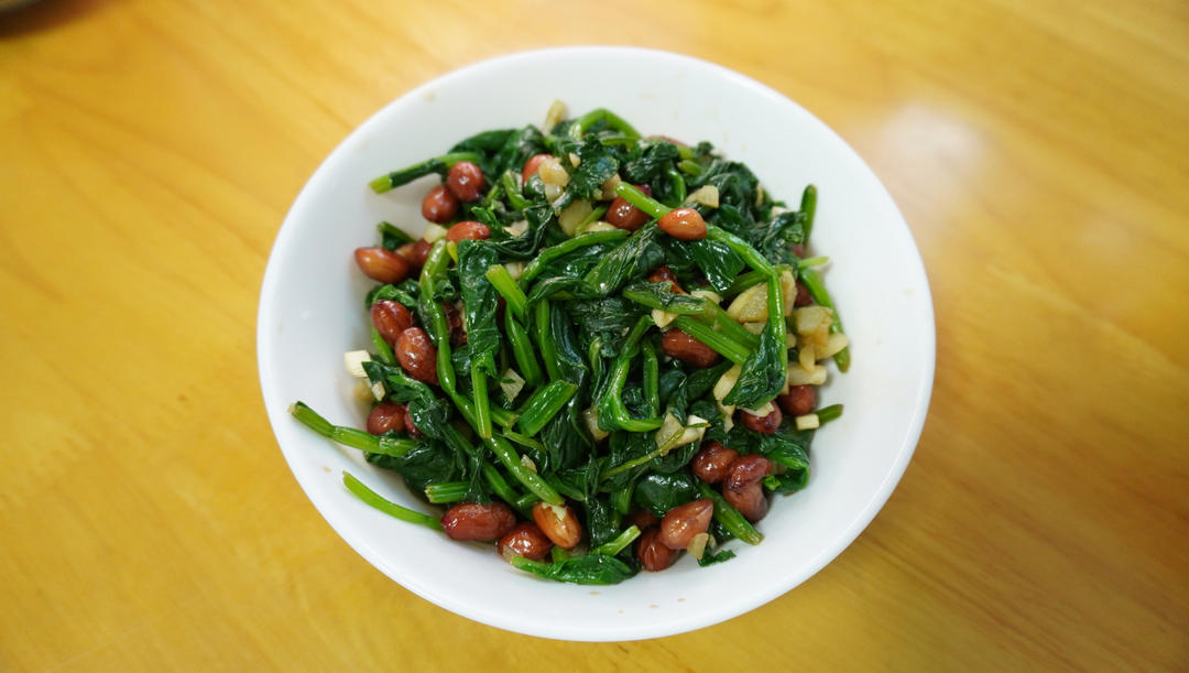超级爽口的果仁菠菜（附零失误炸花生米的方法）