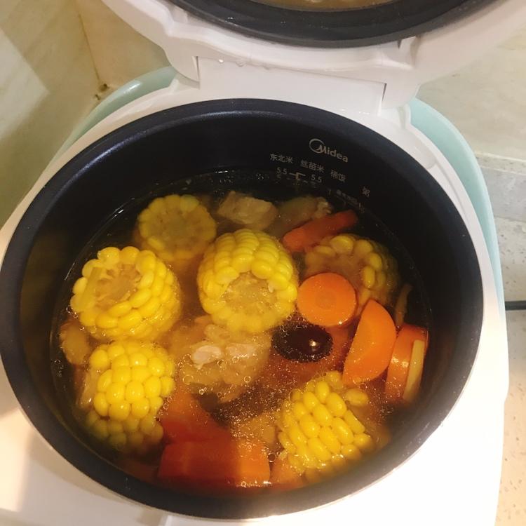 玉米排骨汤（电饭锅版）