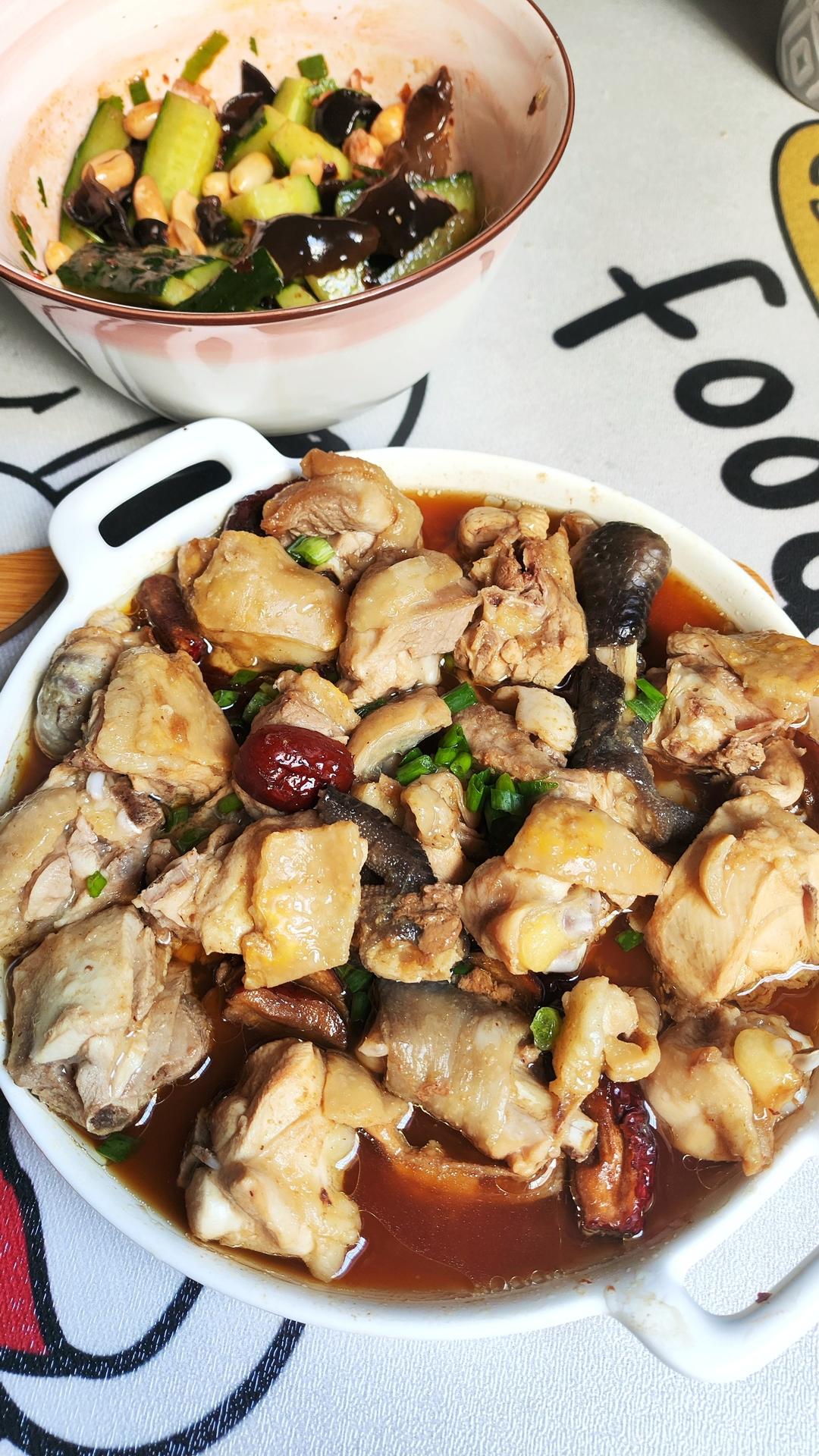 夏天百吃不腻的凉拌黄瓜木耳，酸辣开胃好吃到爆