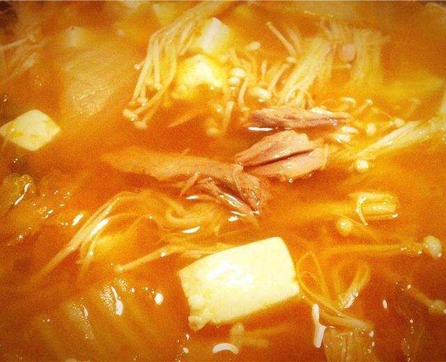 金枪鱼泡菜汤的做法