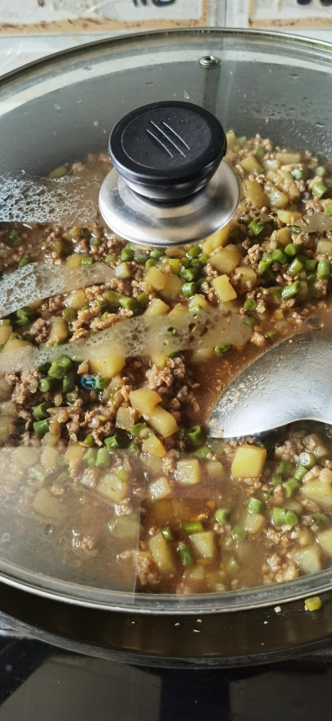 土豆丁炒肉捞面条