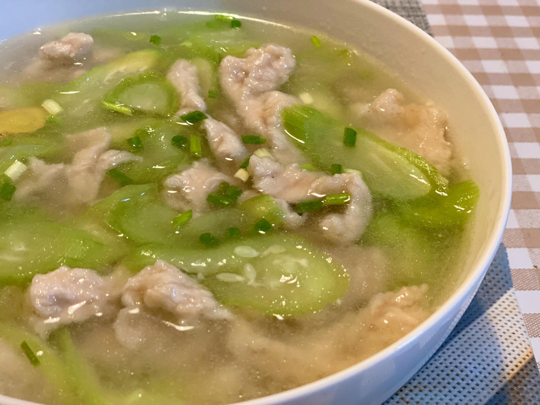 时蔬丝瓜滑肉汤