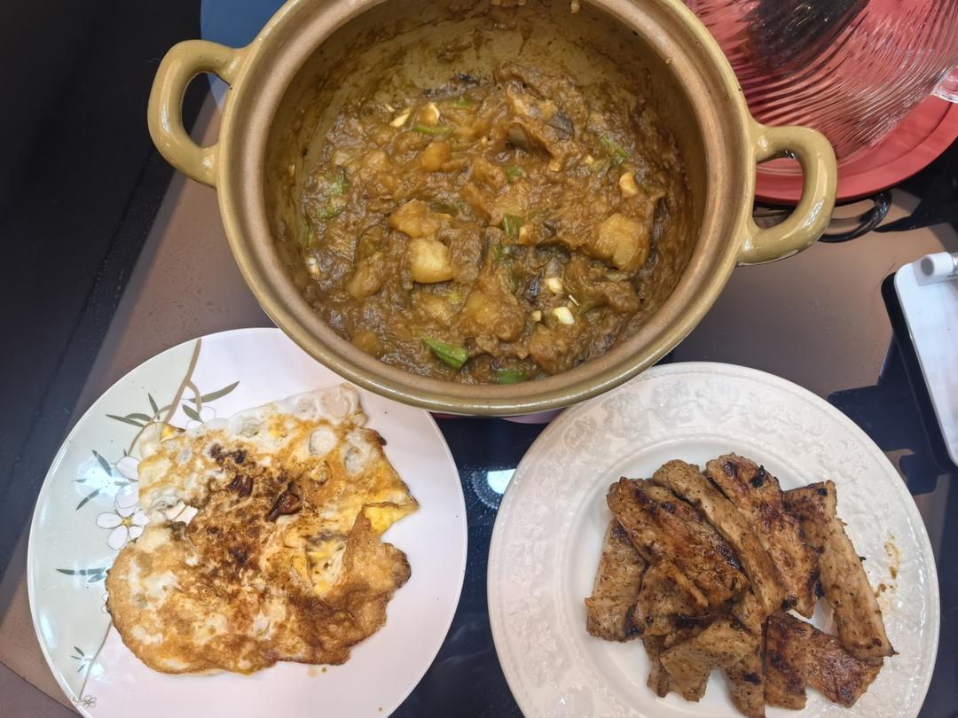 东北酱茄子土豆尖椒