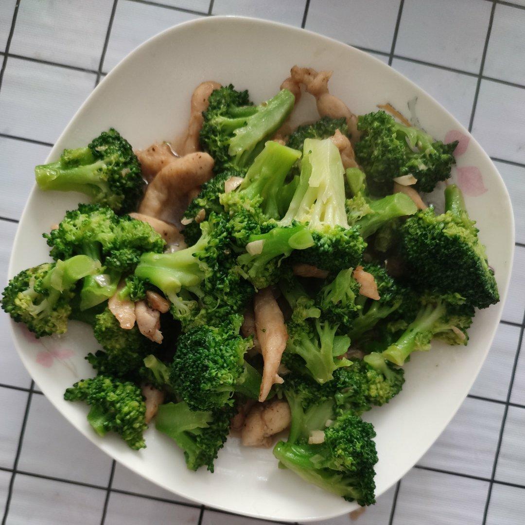 鸡胸肉炒西兰花