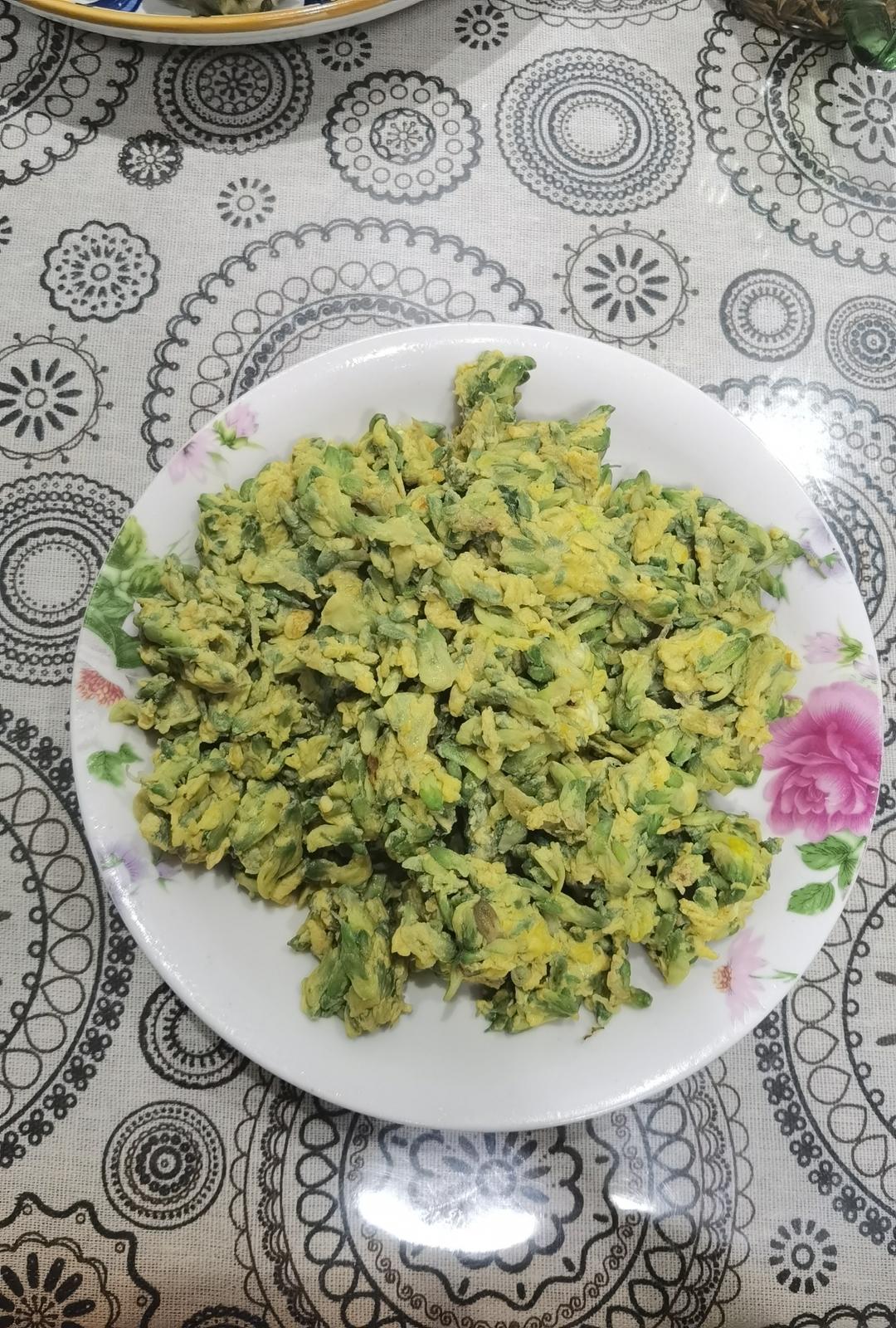 槐花炒鸡蛋