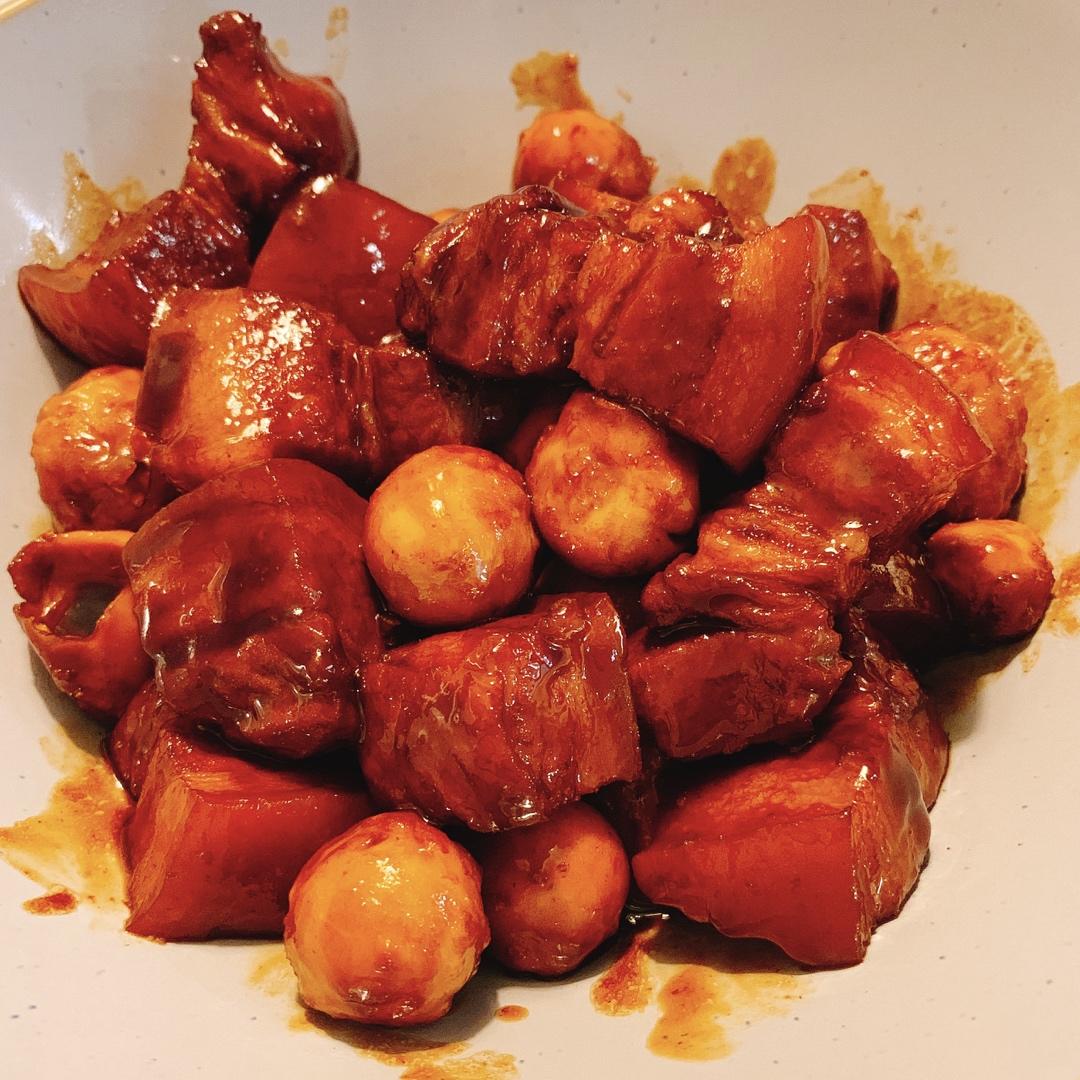 加了鹌鹑蛋后，这盘红烧肉，美味的逆天啦——鹌鹑蛋烧肉（孔瑶食谱）